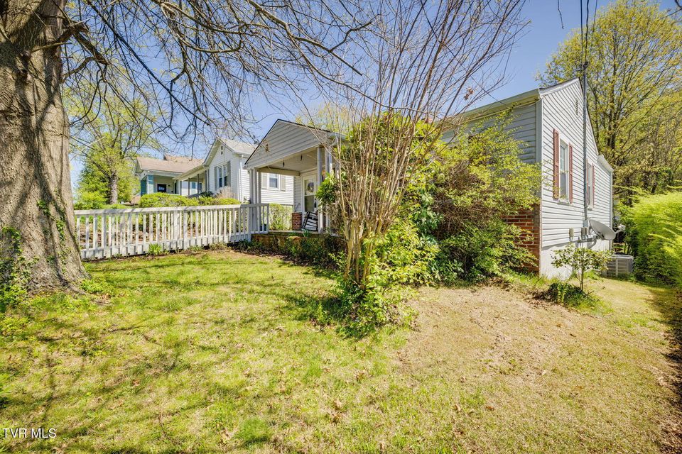 Photo #2: 2110 Anderson Street