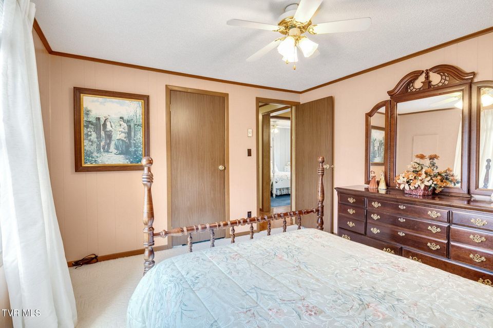 Photo #16: 22397 Sugarbush Ln