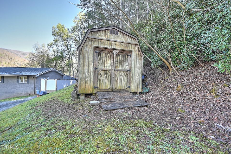 Photo #47: 115 Freeman Silvers Road