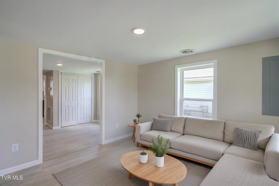Photo #3: 2304 Ashwood Ave Avenue