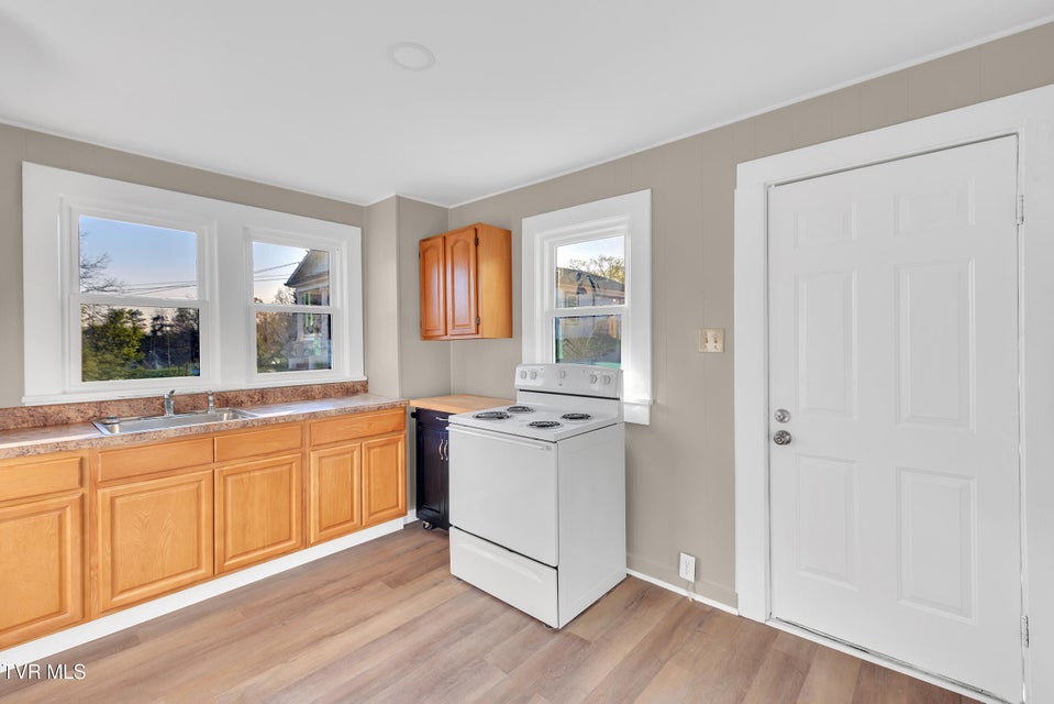Photo #6: 457 Bernard Avenue