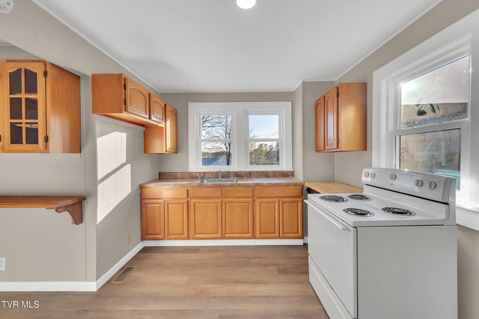 Photo #5: 457 Bernard Avenue
