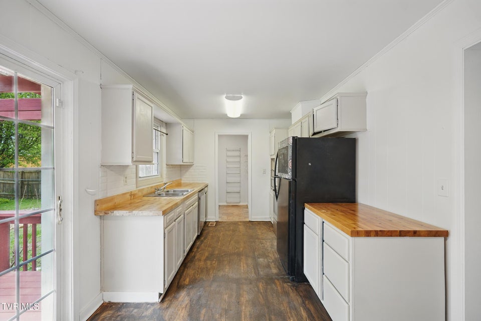 Photo #4: 607 Bradley Street