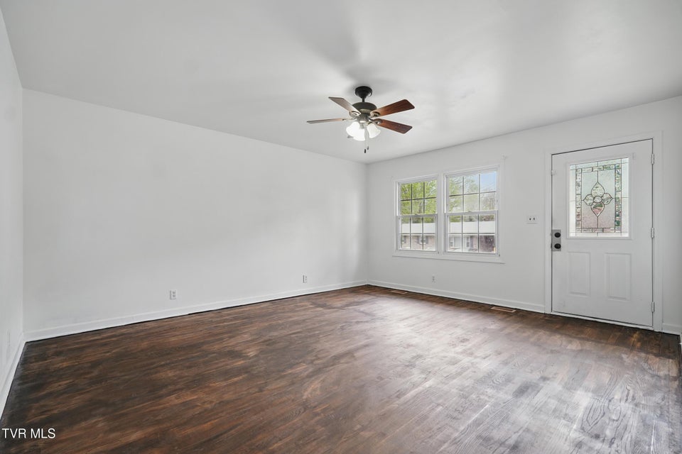 Photo #9: 607 Bradley Street