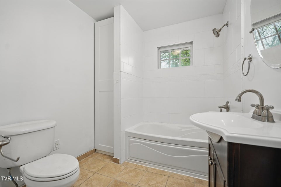 Photo #12: 607 Bradley Street