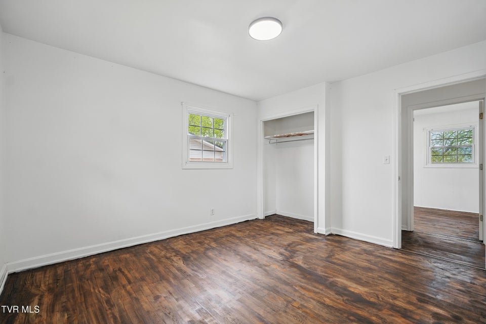 Photo #16: 607 Bradley Street