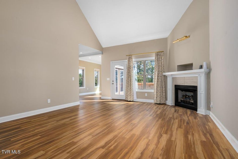 Photo #8: 474 Grovemont Place