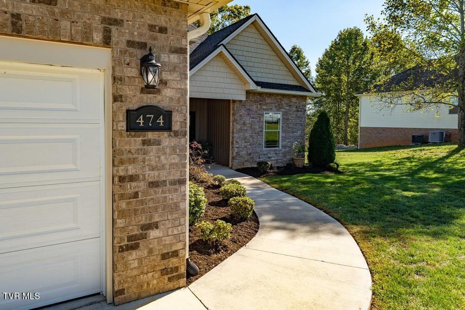Photo #3: 474 Grovemont Place