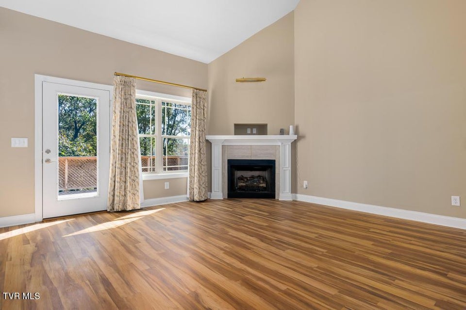 Photo #10: 474 Grovemont Place