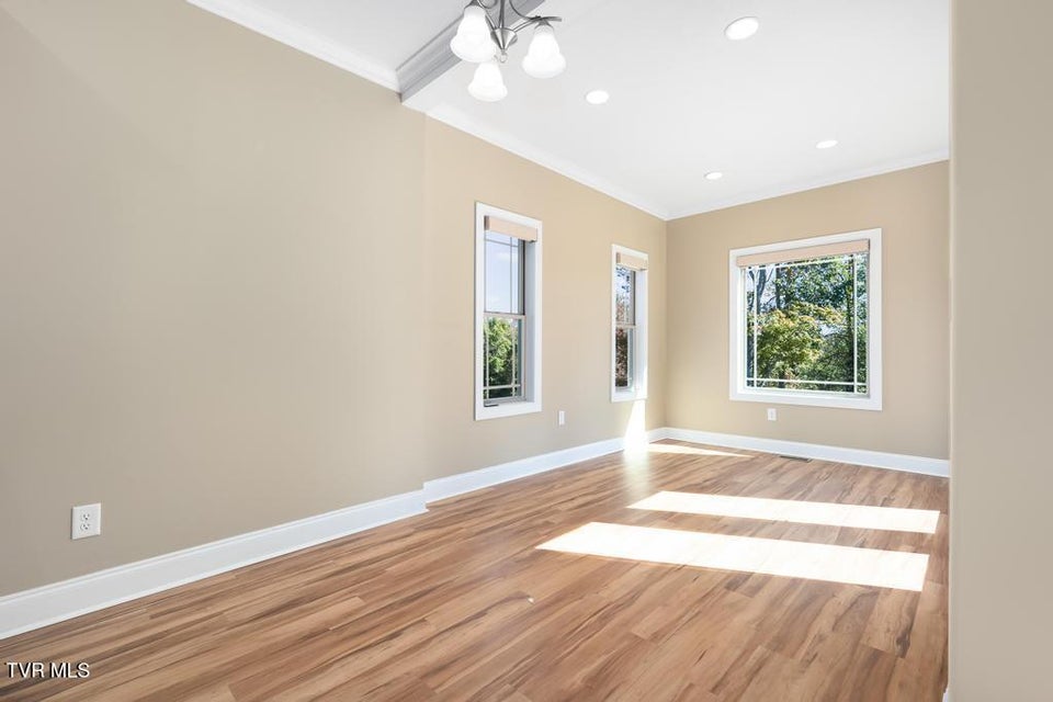 Photo #17: 474 Grovemont Place