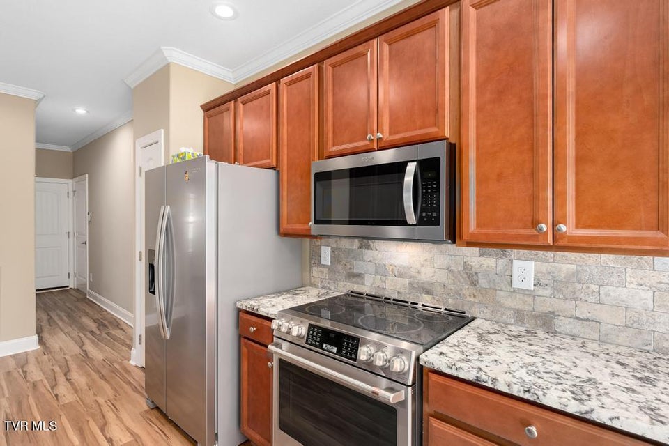 Photo #21: 474 Grovemont Place