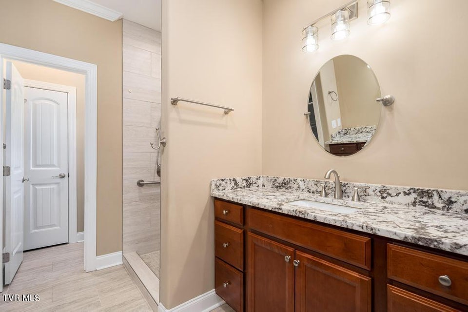 Photo #33: 474 Grovemont Place