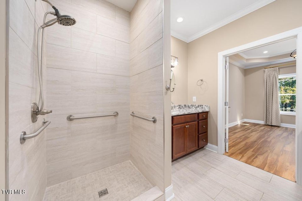 Photo #34: 474 Grovemont Place