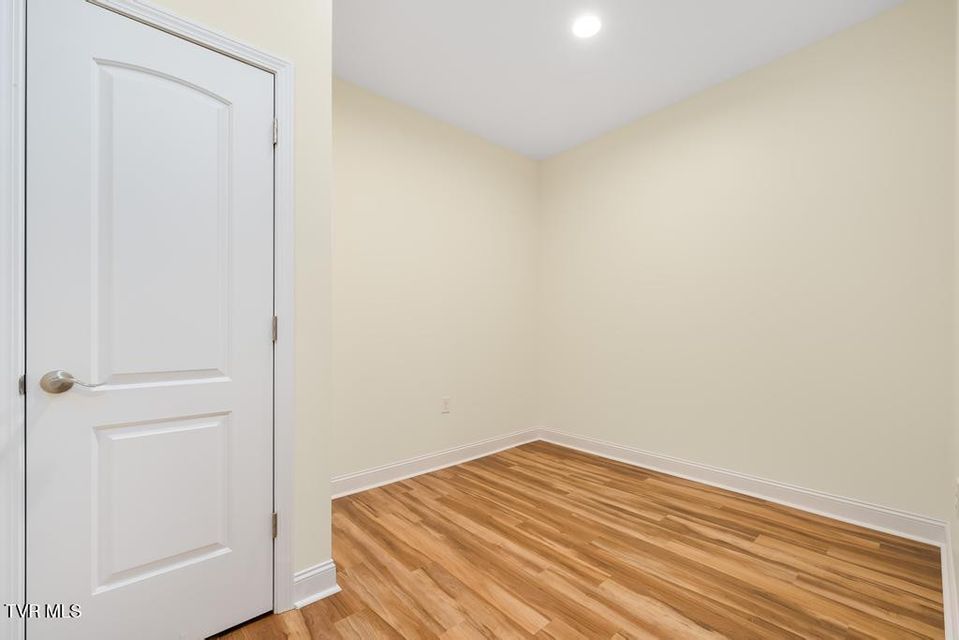 Photo #42: 474 Grovemont Place