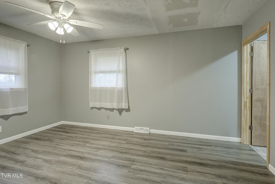 Photo #17: 133 Telford Road