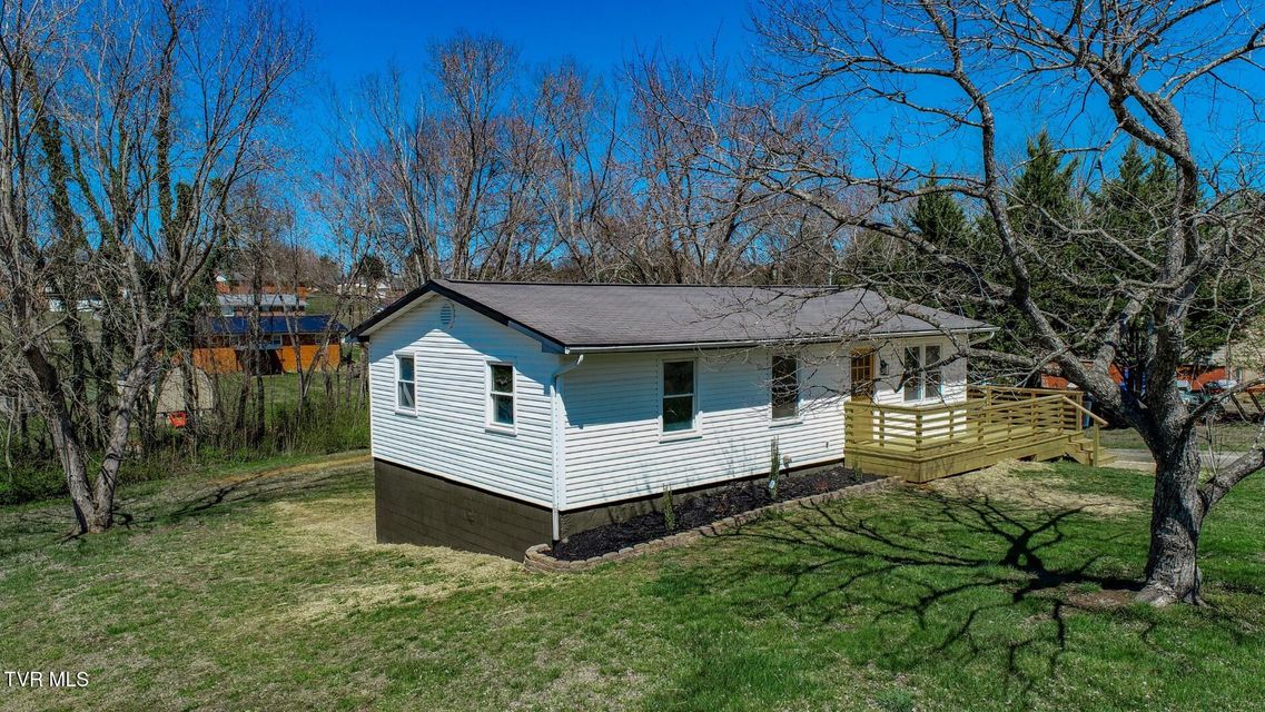 Photo #3: 839 Navaho Dr