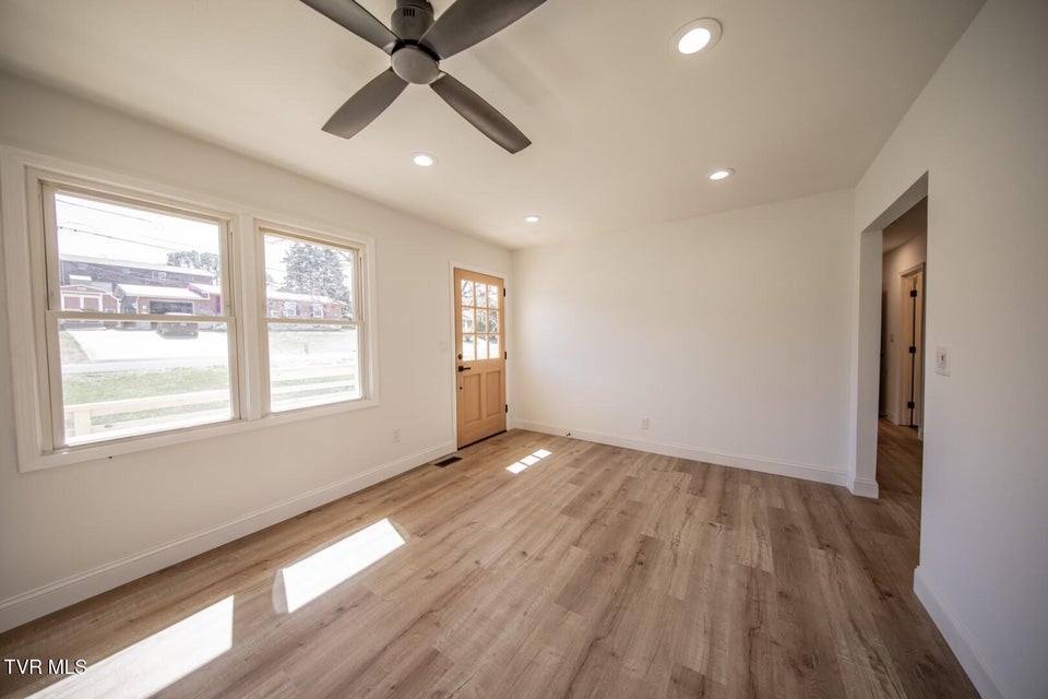 Photo #4: 839 Navaho Dr