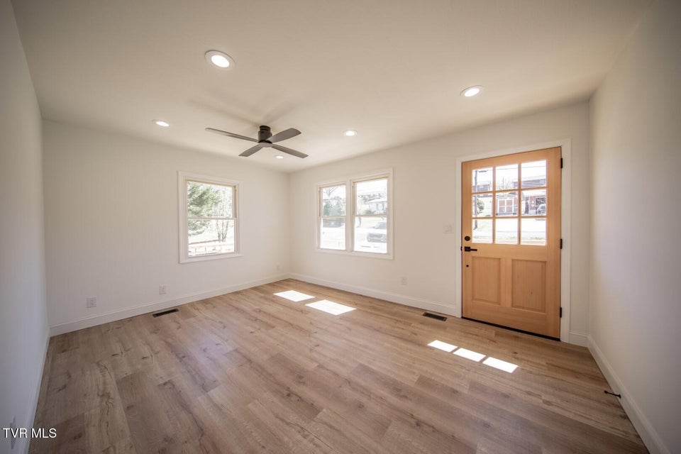 Photo #6: 839 Navaho Dr