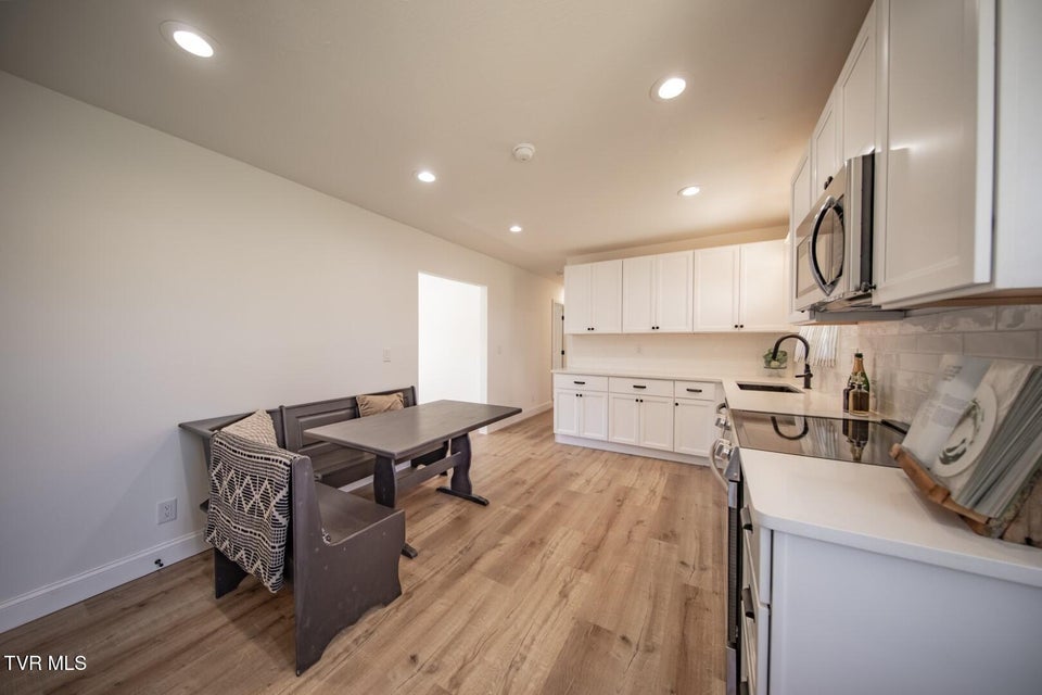 Photo #8: 839 Navaho Dr