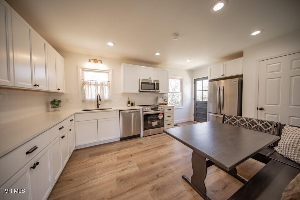 Photo #9: 839 Navaho Dr