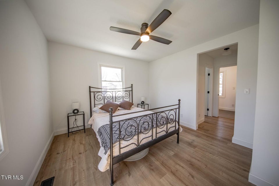 Photo #11: 839 Navaho Dr