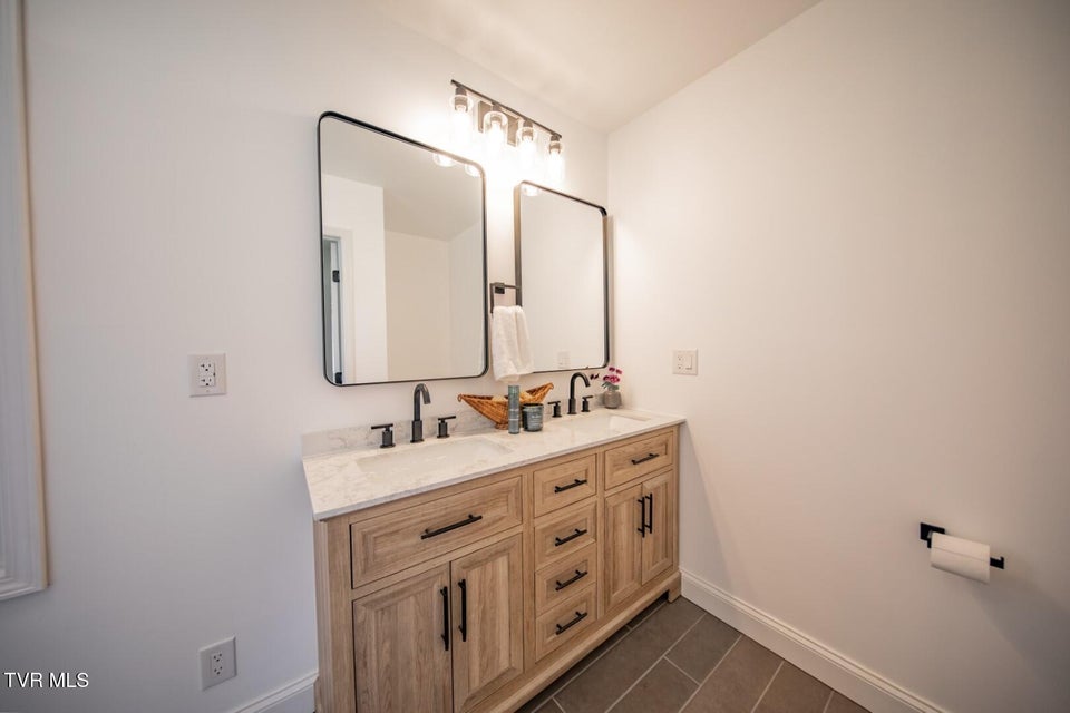 Photo #13: 839 Navaho Dr