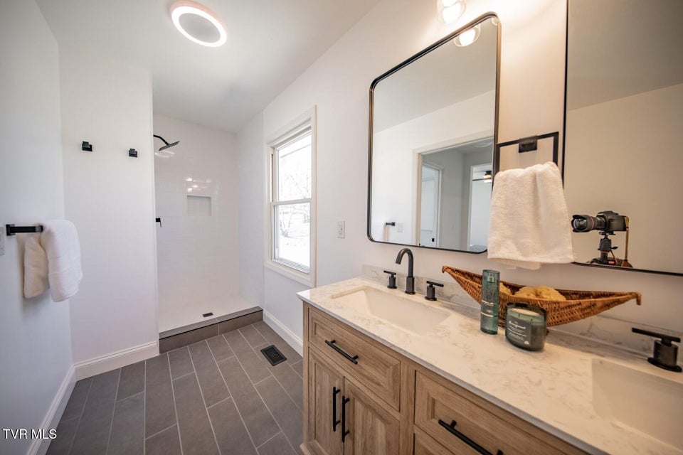 Photo #15: 839 Navaho Dr