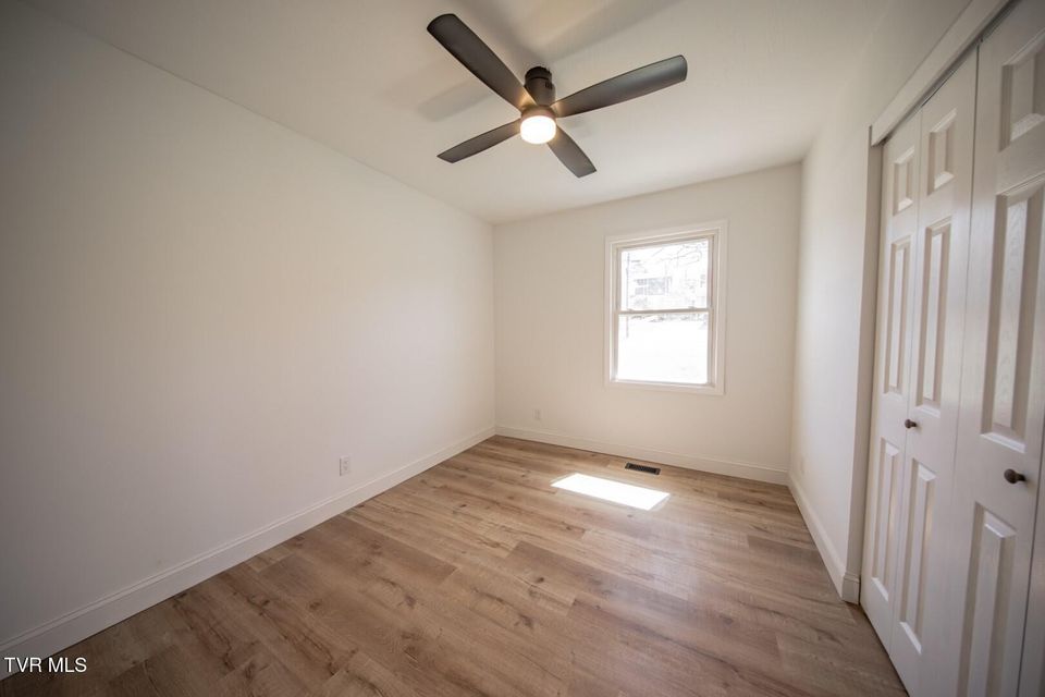 Photo #16: 839 Navaho Dr