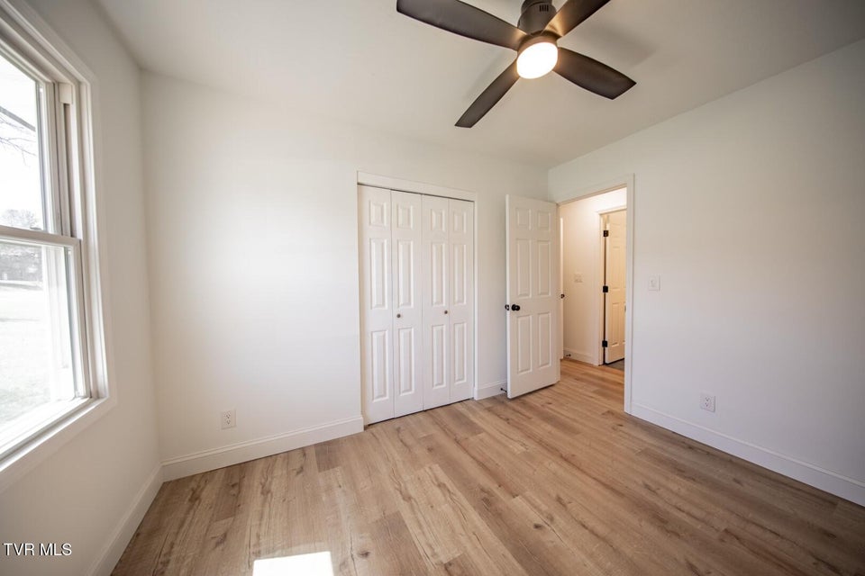 Photo #17: 839 Navaho Dr