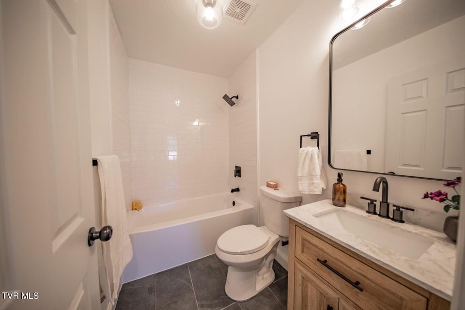 Photo #18: 839 Navaho Dr