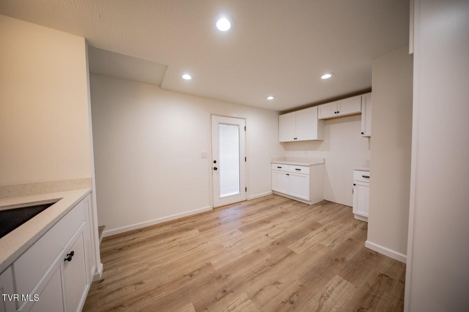 Photo #22: 839 Navaho Dr