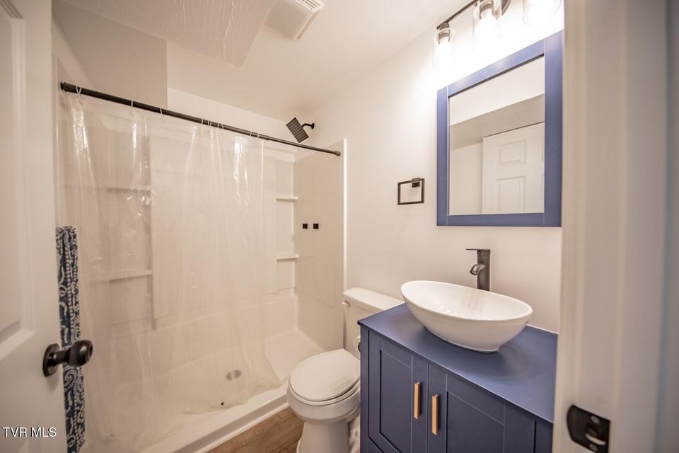 Photo #23: 839 Navaho Dr