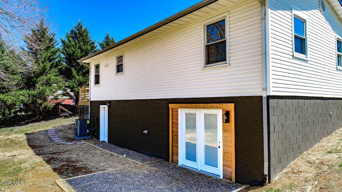 Photo #28: 839 Navaho Dr
