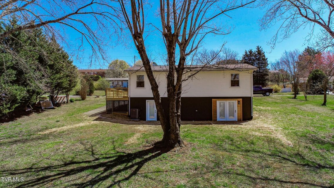Photo #29: 839 Navaho Dr