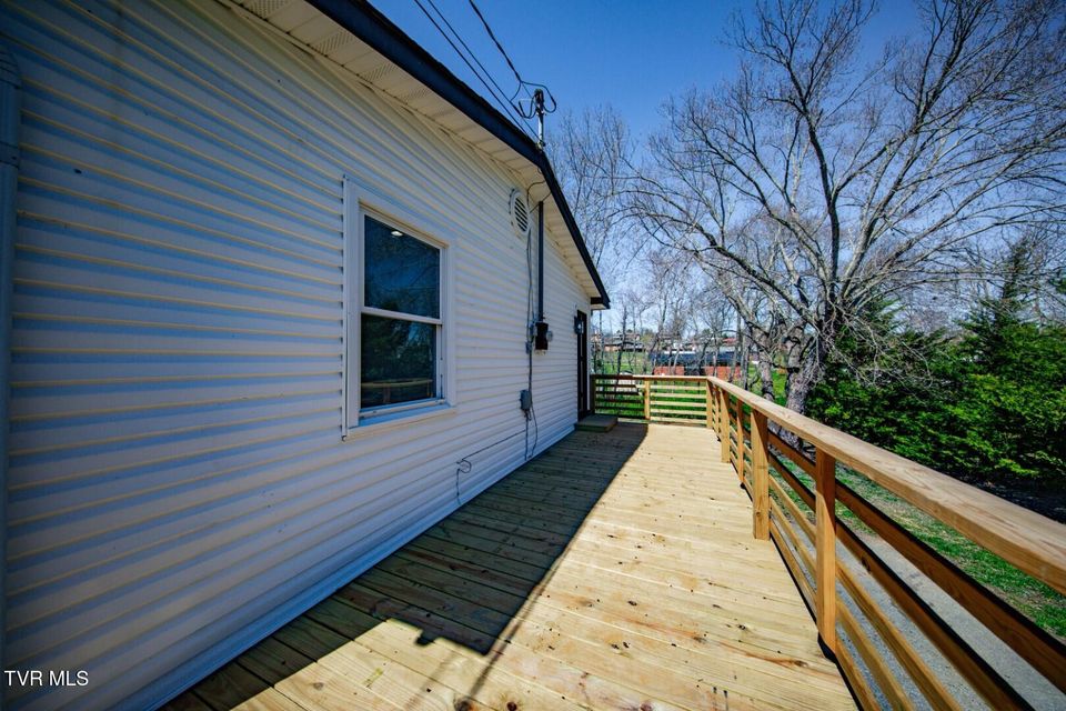 Photo #32: 839 Navaho Dr