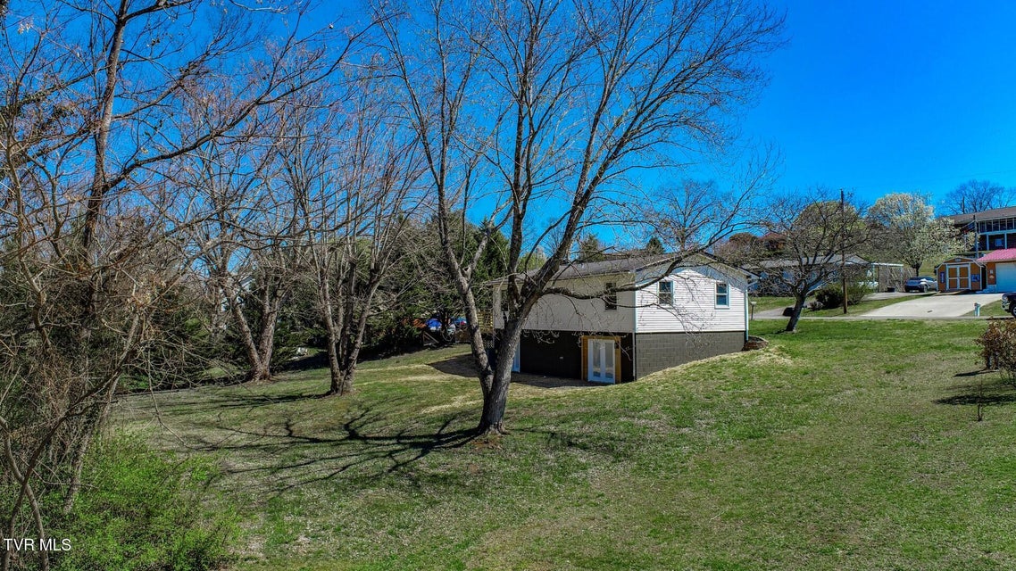 Photo #33: 839 Navaho Dr