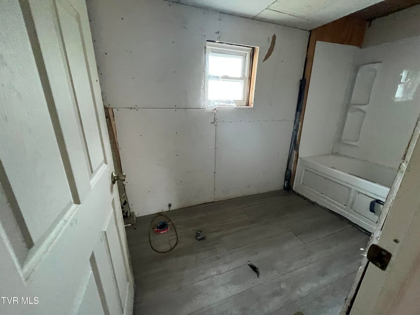 Photo #7: 916 Main Street