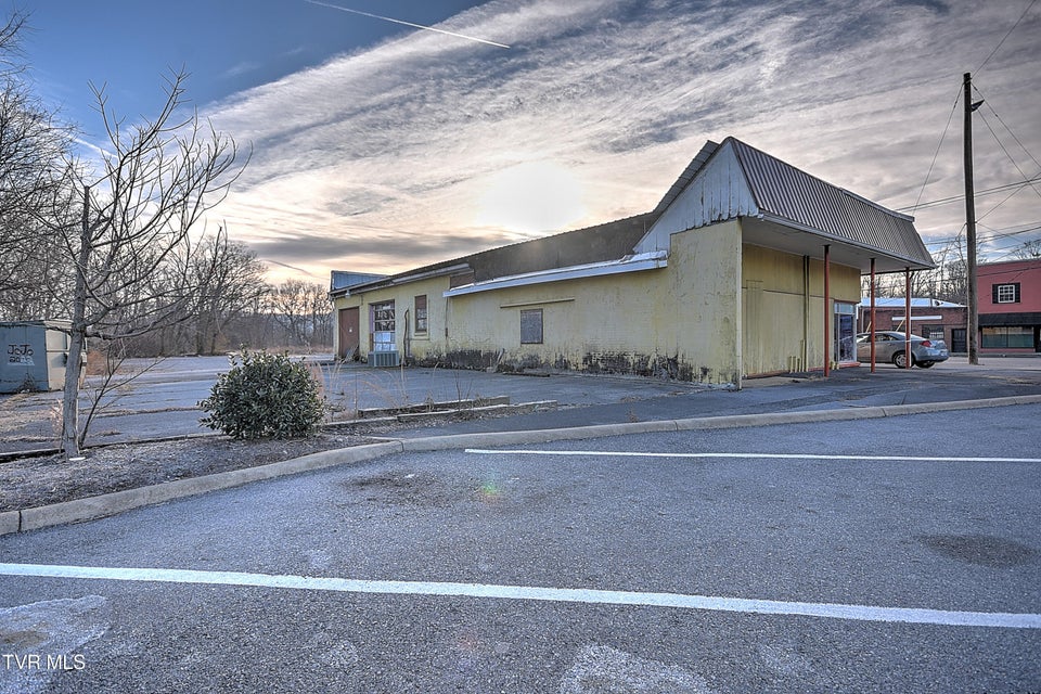 Photo #10: 365 Elk Avenue