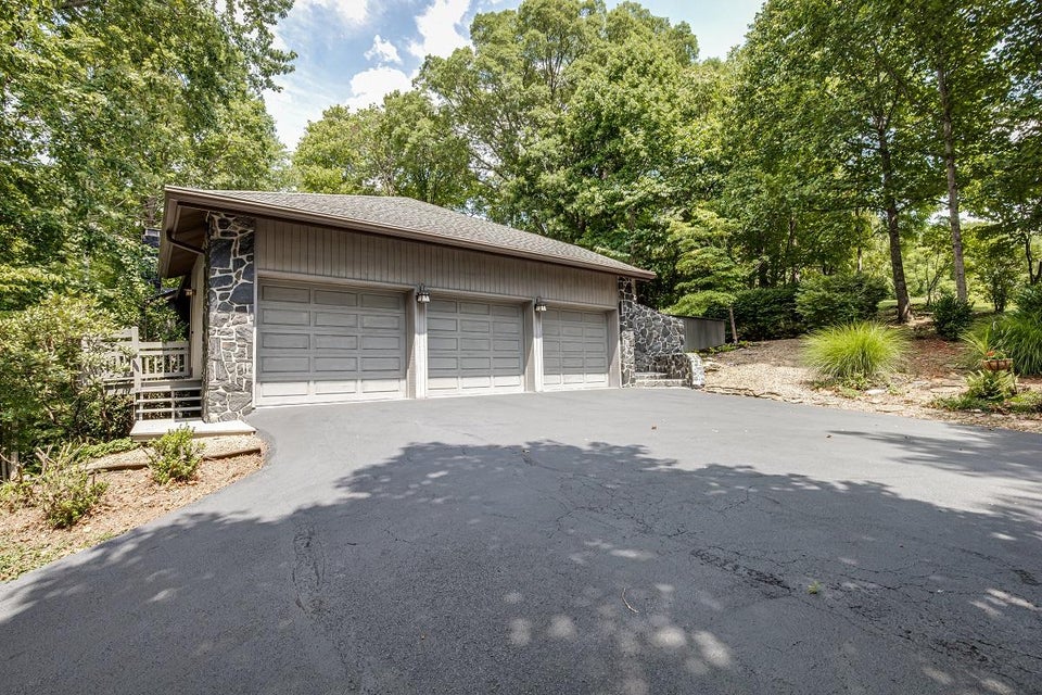 Photo #9: 485 Woodway Drive