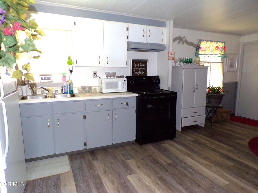 Photo #10: 410 4th Avenue