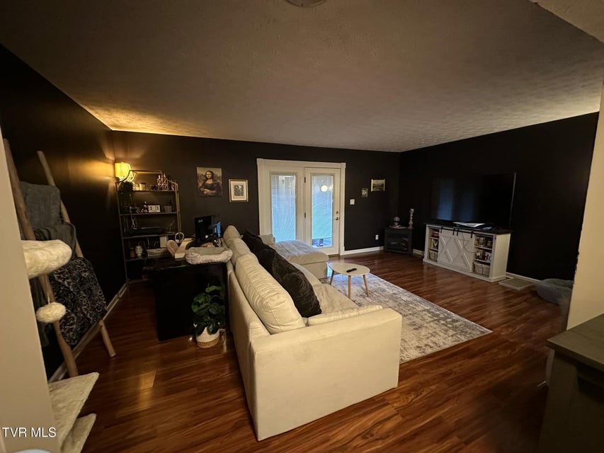 Photo #7: 444 Woodland Court