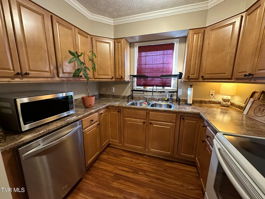 Photo #16: 444 Woodland Court