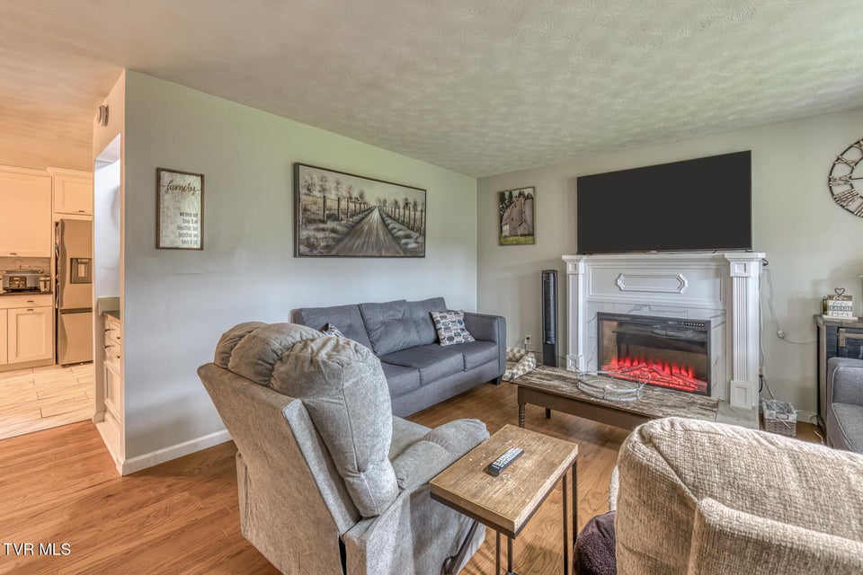 Photo #5: 182 Nightingale Drive