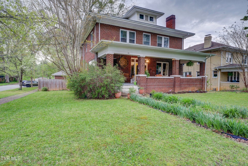 Photo #3: 601 Unaka Avenue