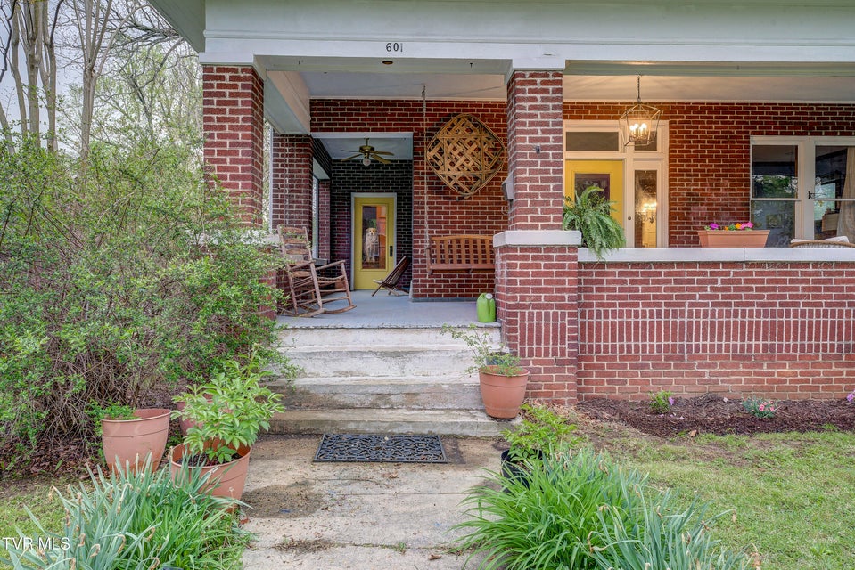 Photo #4: 601 Unaka Avenue