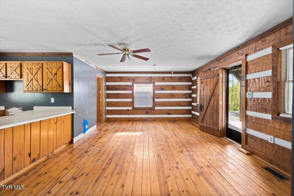 Photo #10: 410 Cliffwood Drive