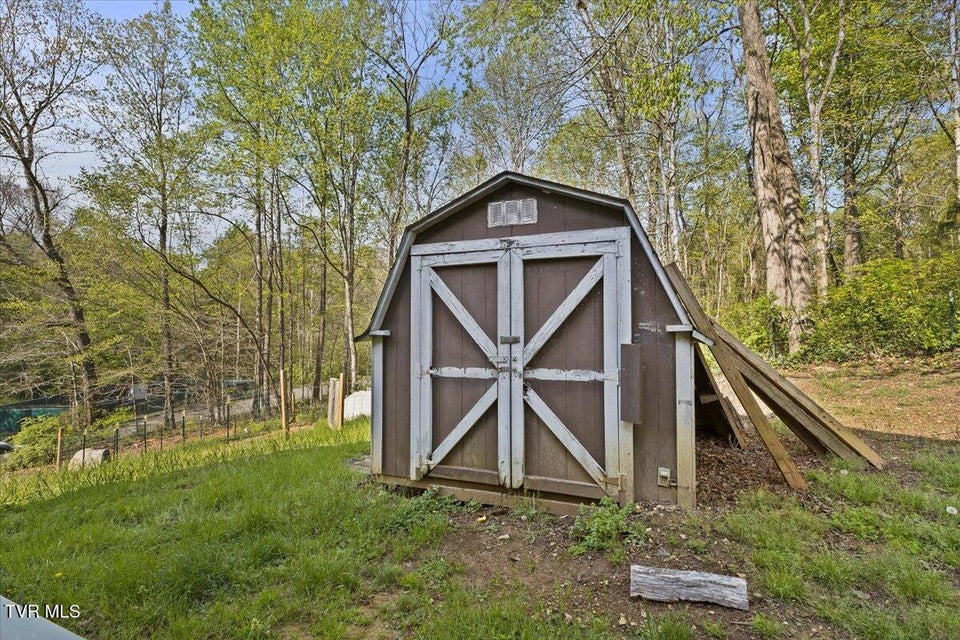 Photo #36: 410 Cliffwood Drive