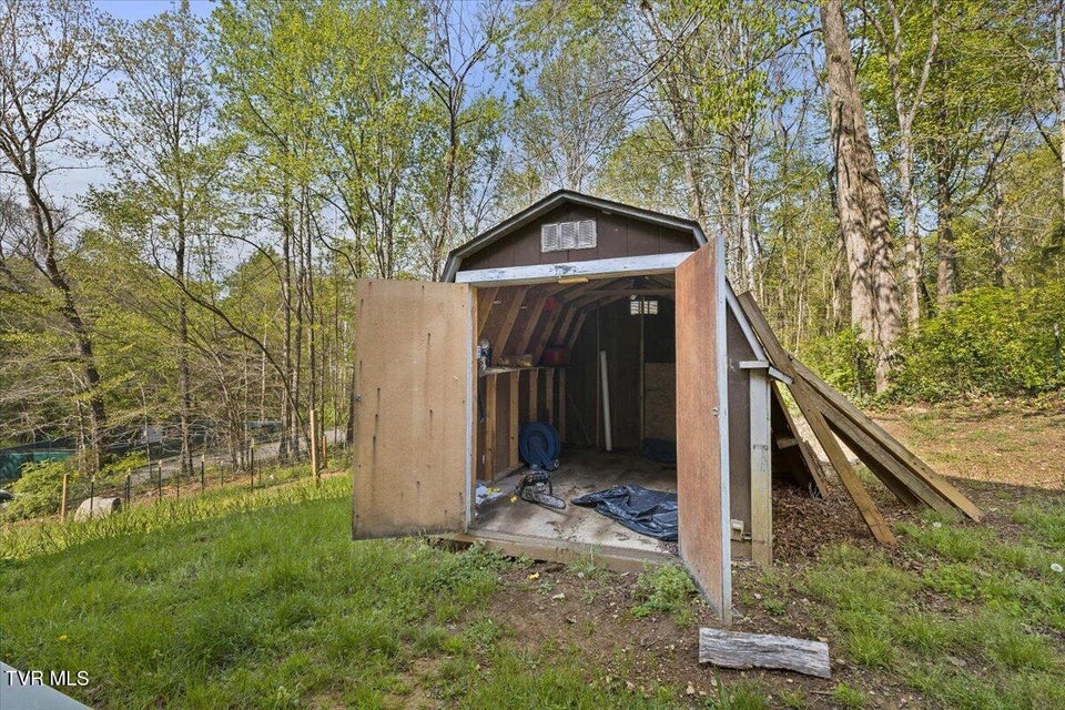 Photo #37: 410 Cliffwood Drive