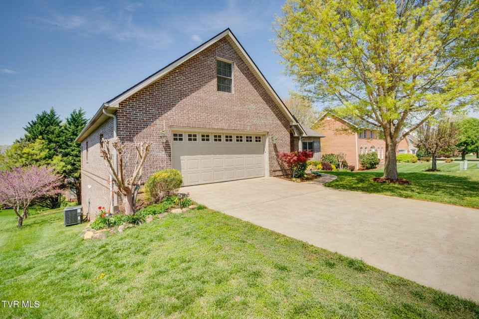 Photo #2: 1006 Lake Ridge Square