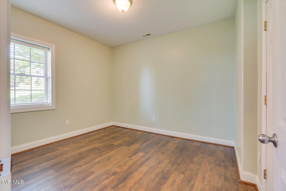 Photo #38: 1006 Lake Ridge Square